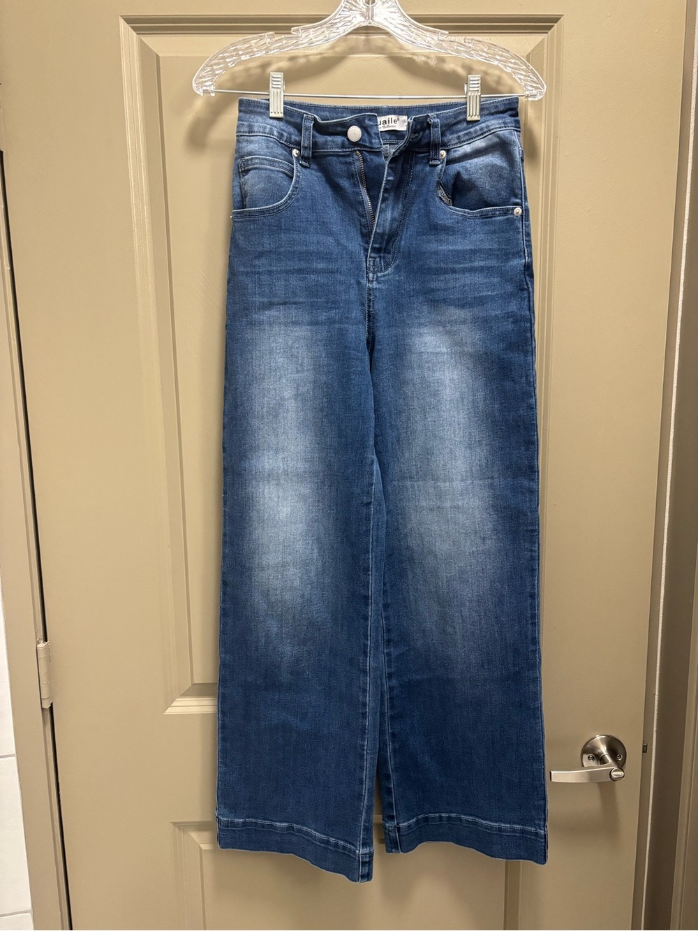 High-Rise Wide-Leg Jeans in Medium Blue Wash